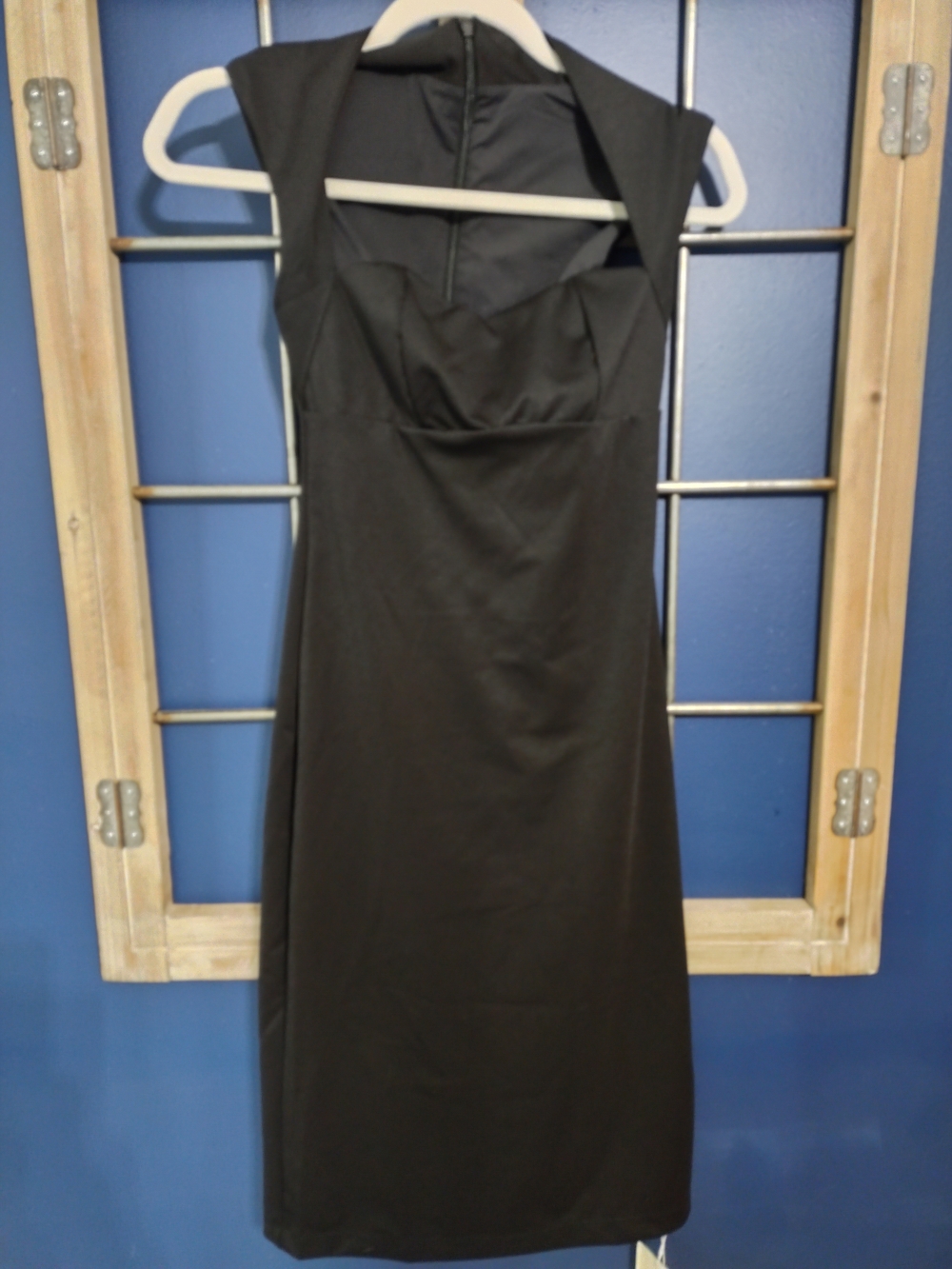 HALARA Black Midi Sheath Dress with Sweetheart Neckline